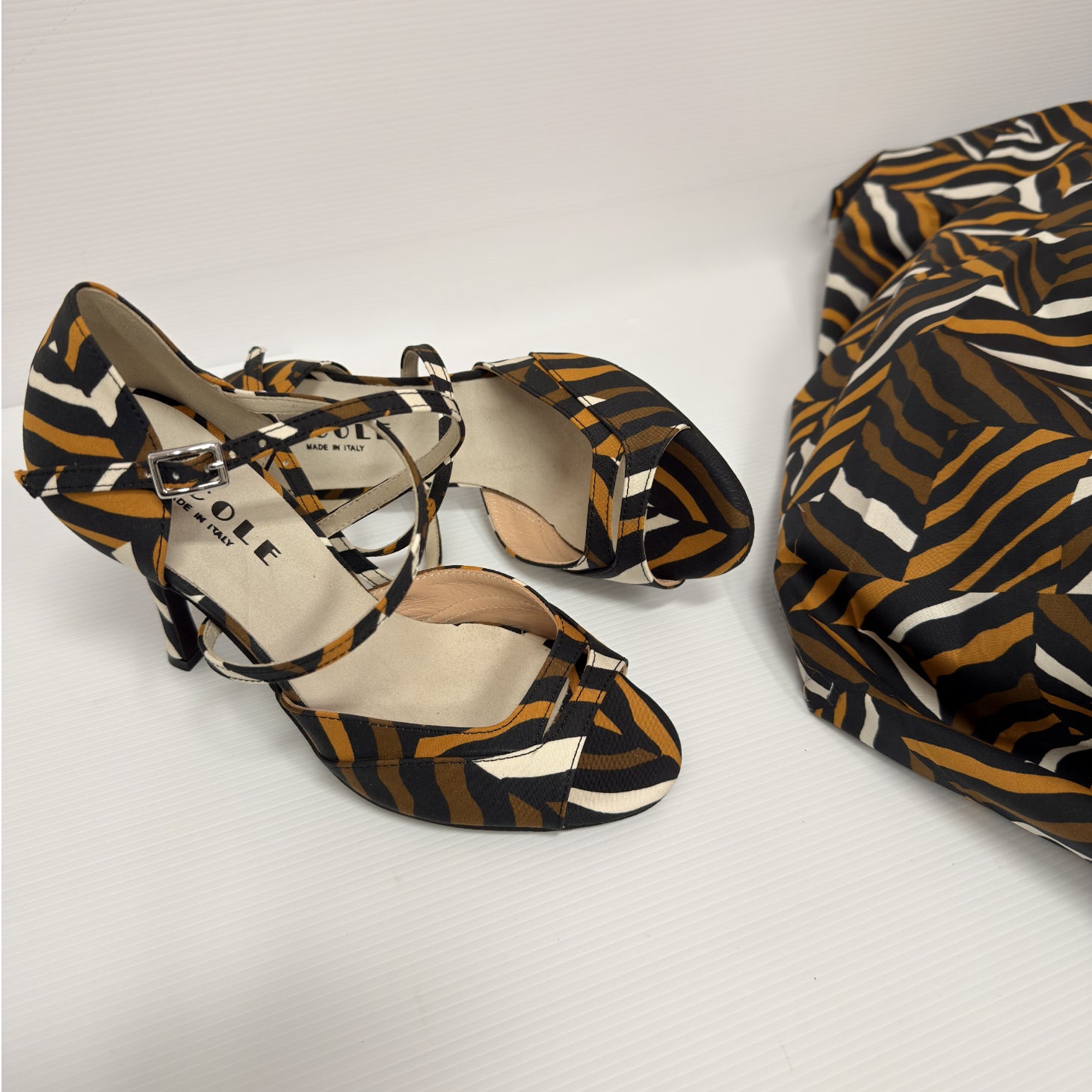 Nicole scarpe da ballo | Architettura da indossare: Un sostegno impeccabile nascosto dietro linee di pura leggerezza.