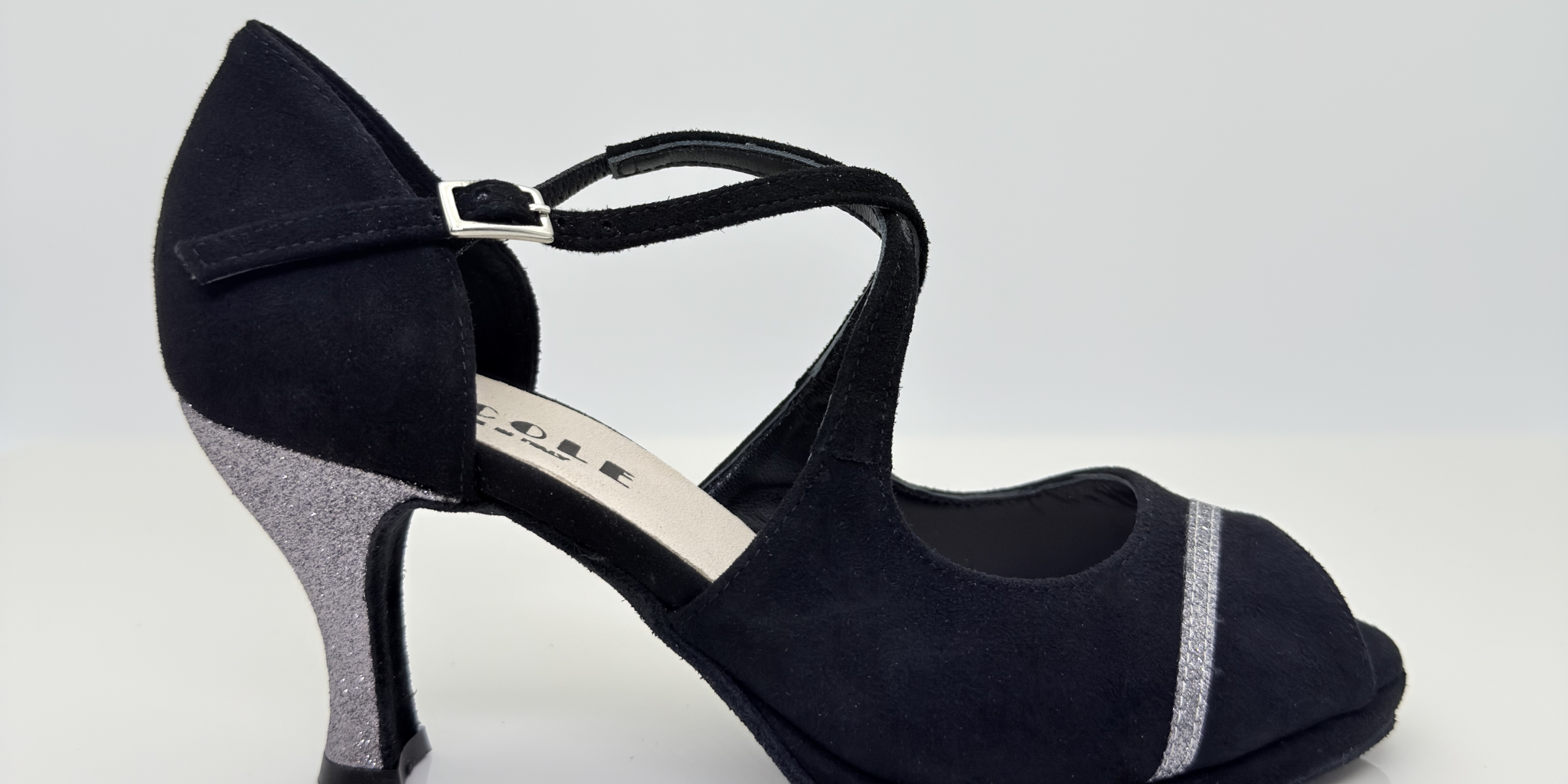 Alessia GP art. 126GP scarpa da ballo in camoscio nero e glitter fine antracite, tacco rocchetto 7cm con plateau 1cm, cinturino incrociato sul collo del piede, suola bufala, ideale per salsa e bachata — Nicole Rimini
