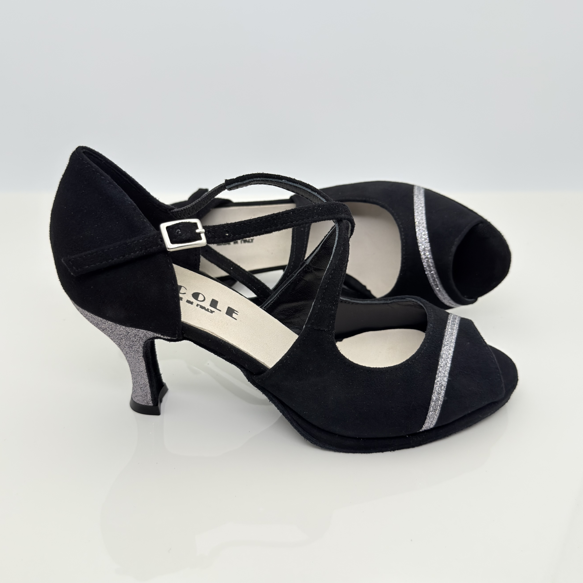 Vista posteriore Alessia GP 126GP scarpa ballo caraibici: tacco rocchetto 7cm, plateau 1cm, tallone in vera pelle, camoscio nero glitter antracite, suola bufala per pavimenti al chiuso, kizomba e liscio — Nicole Rimini
