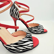 Amèlie art.144 Nicole Rimini dettaglio tallone pelle rossa tessuto zebrato glitterato cinturino incrociato caviglia Mod. 2CAI listino diagonale centrale flessibile avvolgente scarpe kizomba artigianale made in Italy qualità premium


