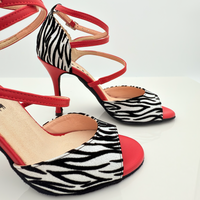 Amèlie art.144 Nicole Rimini dettaglio tallone pelle rossa tessuto zebrato glitterato cinturino incrociato caviglia Mod. 2CAI listino diagonale centrale flessibile avvolgente scarpe kizomba artigianale made in Italy qualità premium


