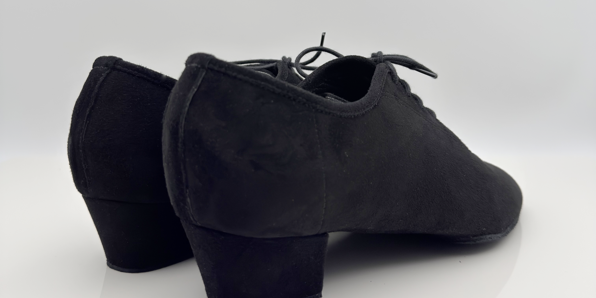 Andreas art. 301 Nicole Rimini scarpe ballo uomo camoscio nero pelle scamosciata tacco standard 4HL punta chiusa scrollo quadrato F5P2 vista laterale — scarpe latino americano professionali
