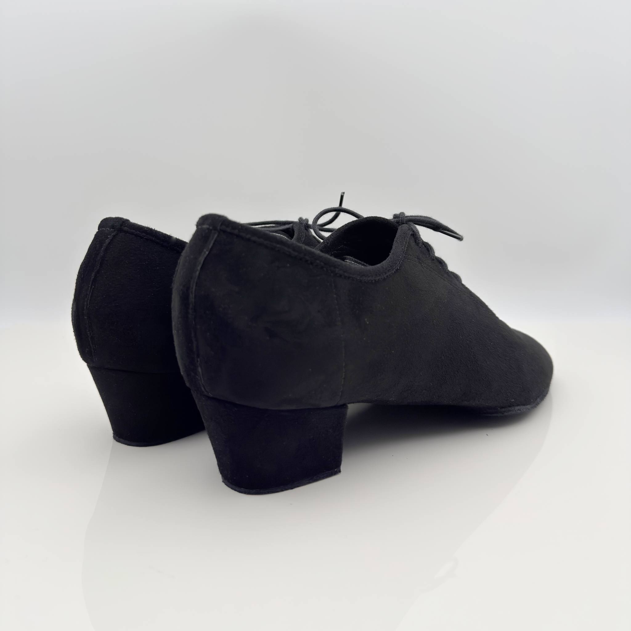 Andreas art. 301 Nicole Rimini scarpe ballo uomo camoscio nero pelle scamosciata tacco standard 4HL punta chiusa scrollo quadrato F5P2 vista laterale — scarpe latino americano professionali
