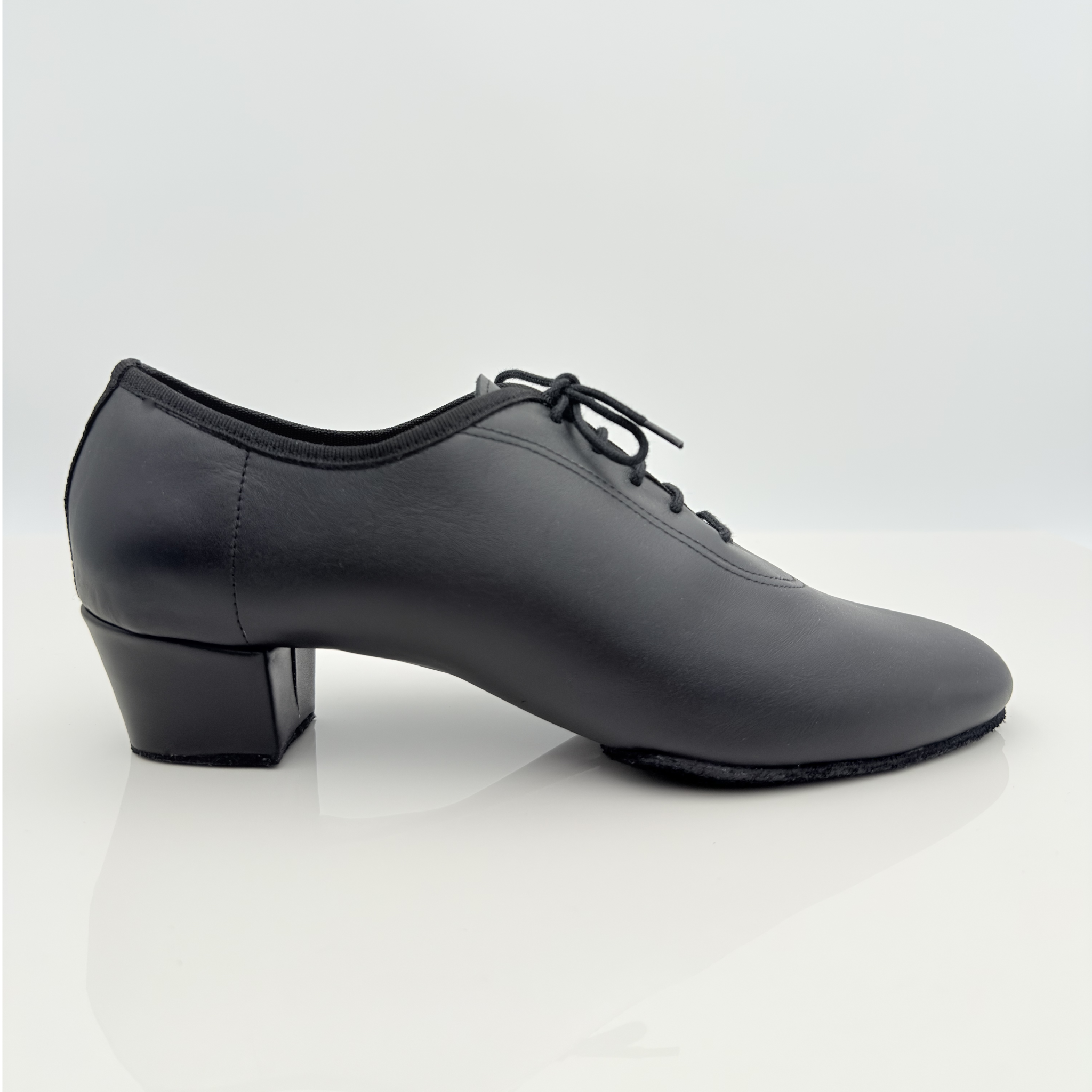 Andreas art. 301 Nicole Rimini vista laterale — tomaia vera pelle nera tacco 4 cm latino 4HL punta chiusa F5P2 scollo quadrato lacci cotone non cerati 2CAL — scarpe ballo uomo pratica competizione artigianali italiane