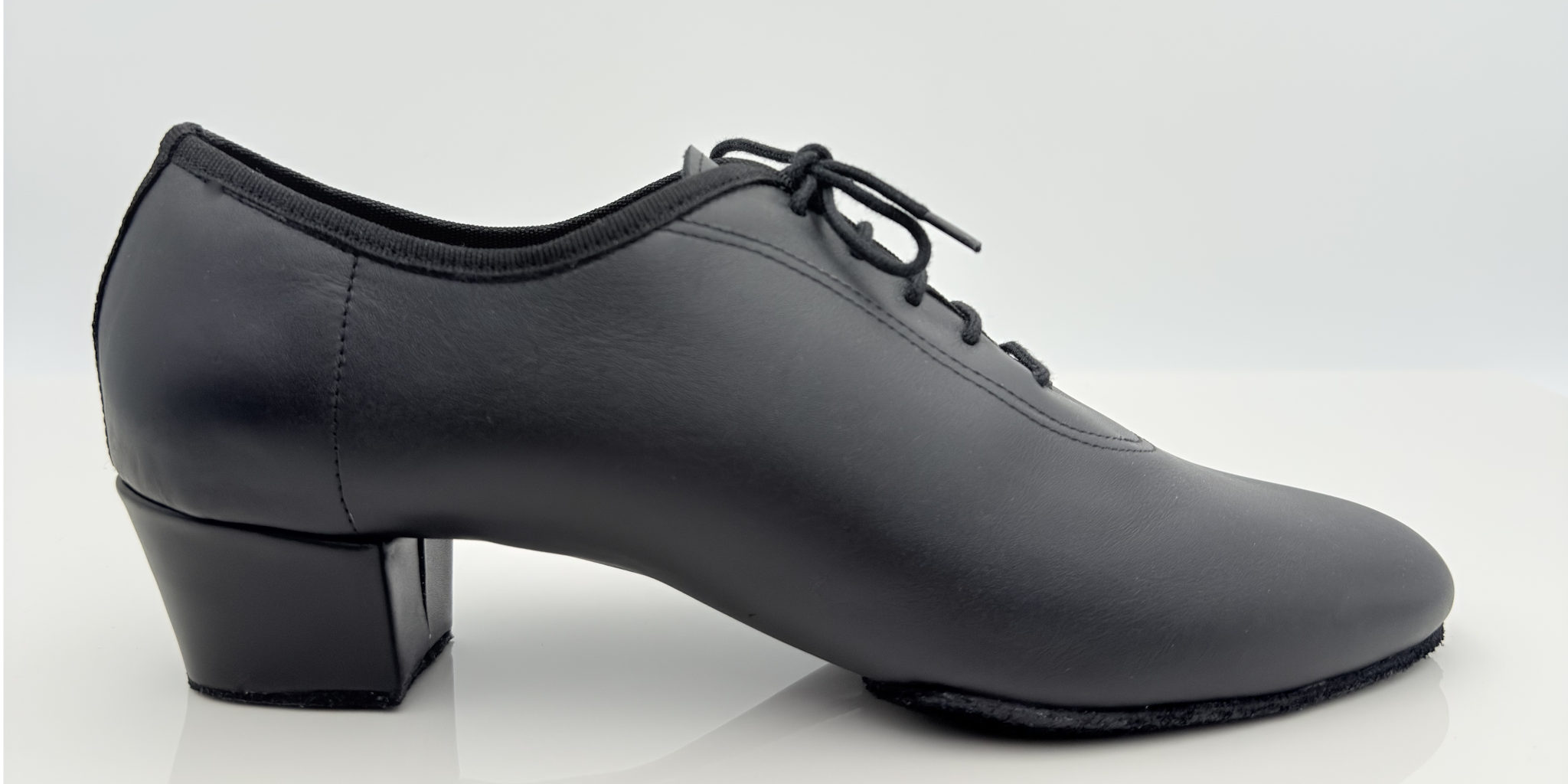 Andreas art. 301 scarpe da ballo latino americano uomo pelle nera lacci cotone 2CAL tacco 4HLT punta chiusa F5P2 vista frontale — Nicole Rimini Made in Italy scarpe competizione standard internazionale
