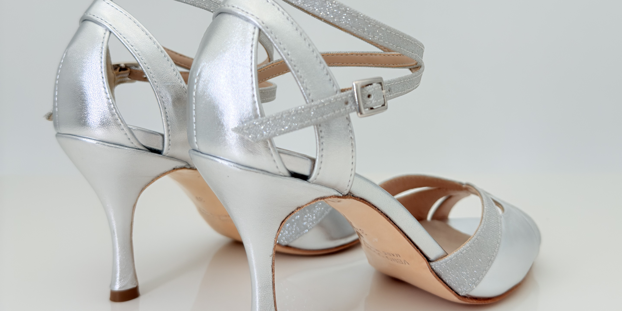 Blanca art. 176 Nicole Rimini vista posteriore tacco spillo 8HS pelle laminata argento tallone con aperture punta aperta semi-arrotondata F1P1 scarpa da ballo tango argentino milonga elegante made in Italy

