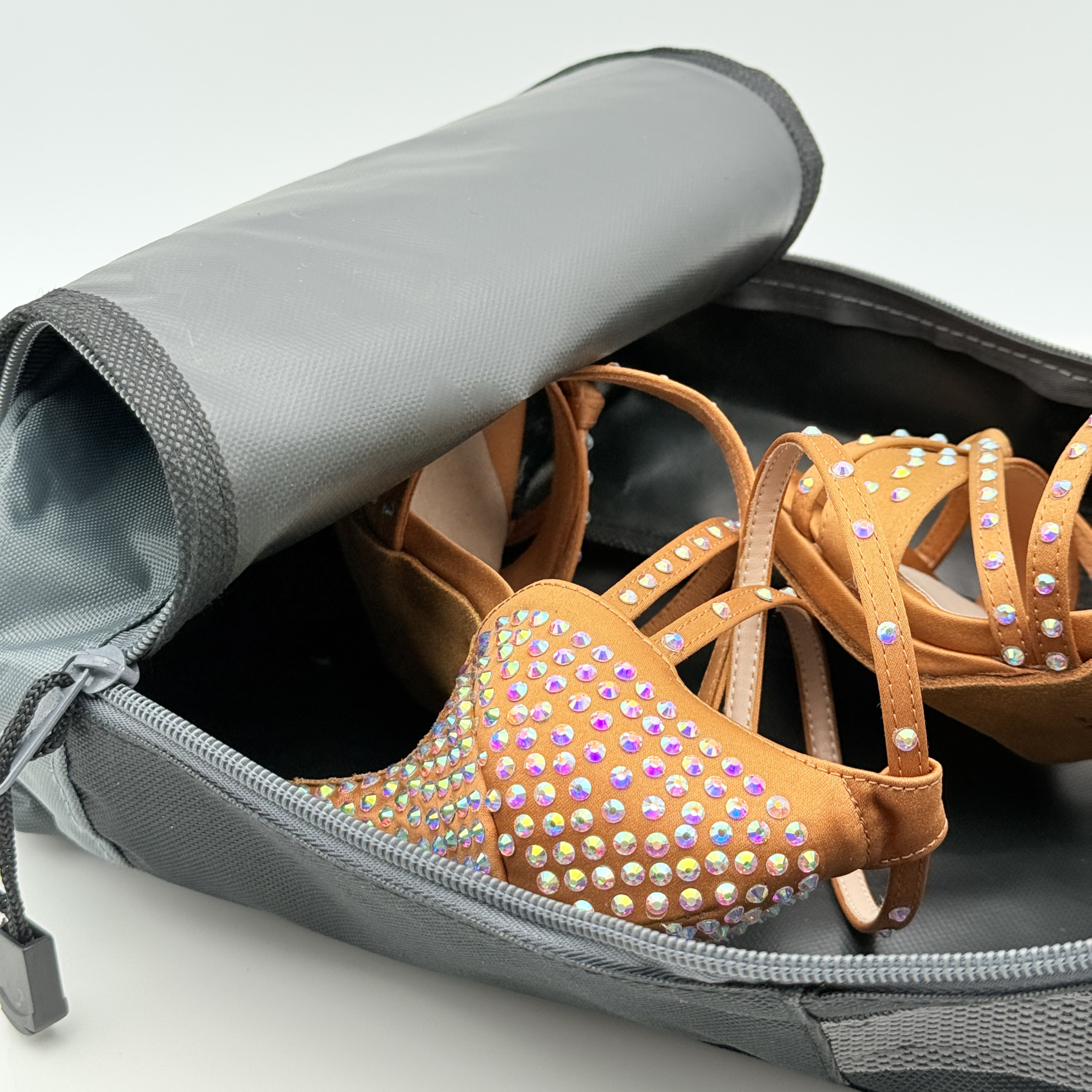 Borsa Zip Porta Scarpe Nicole Rimini aperta con interno capiente per due scarpe donna o una scarpa uomo, accessorio scarpe danza traspirante aerazione anti odore made in Italy ballo competizione
