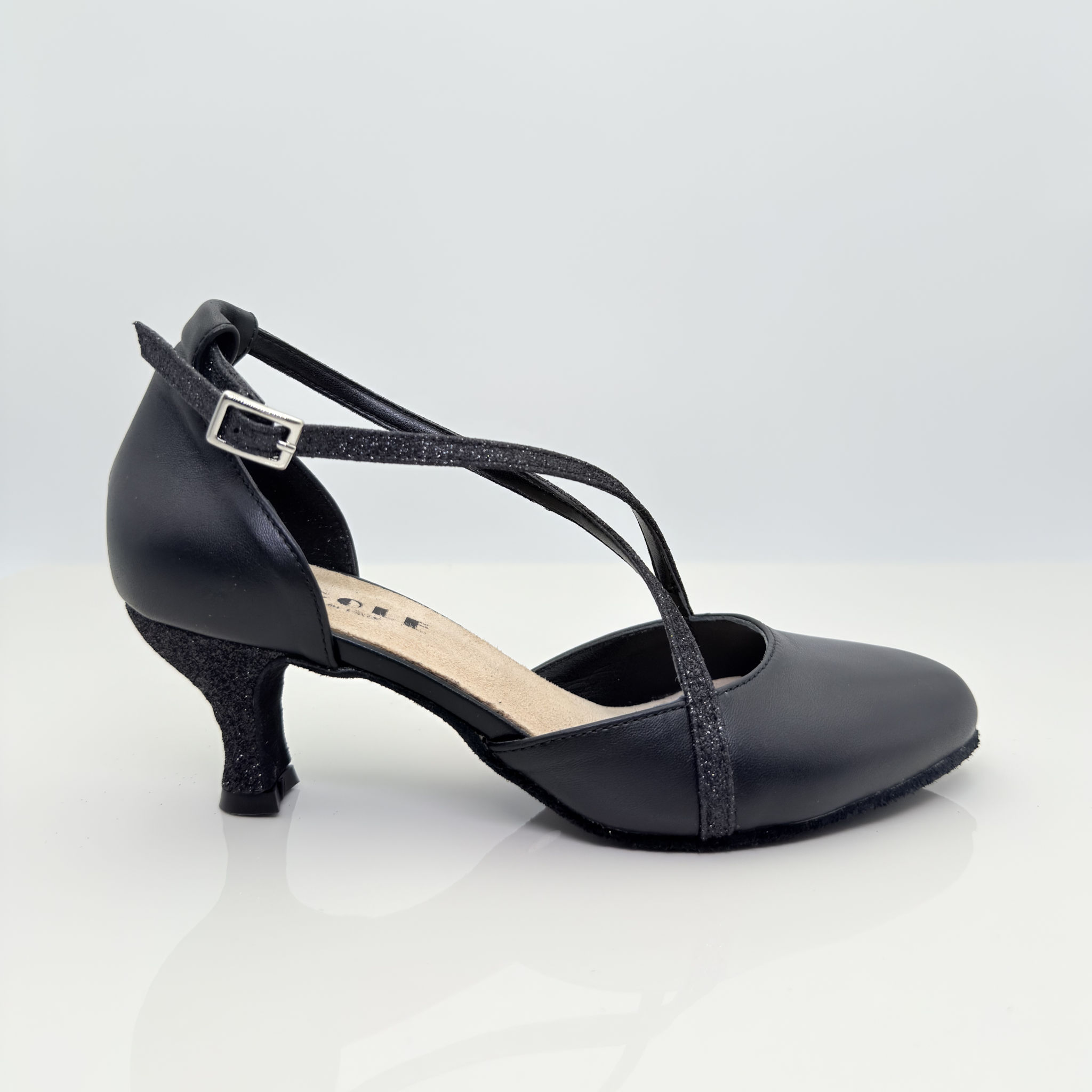 Camila art. 159 Nicole Rimini scarpa da ballo liscio folk romagnolo in pelle nera e tessuto glitter fine nero, cinturino incrociato collo piede Mod. 1CAI, tacco rocchetto 5HR, vista frontale, collezione Liscio & Folk Romagnolo
