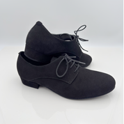Carlos art. 303 Nicole Rimini vista frontale — scarpe da ballo uomo camoscio nero lacci cotone non cerati 2CAL tacco standard 2,5 cm 2,5HSU punta chiusa scollo quadrato F5P2 — allenamento pratica liscio folk romagnolo made in Italy