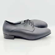 Dettaglio tomaia chiusa Carlos art. 303 lacci in cotone non cerati Mod. 2CAL scarpa da ballo uomo pelle nera pianta larga senza cuciture sulla pianta modello standard ballo Nicole Rimini
