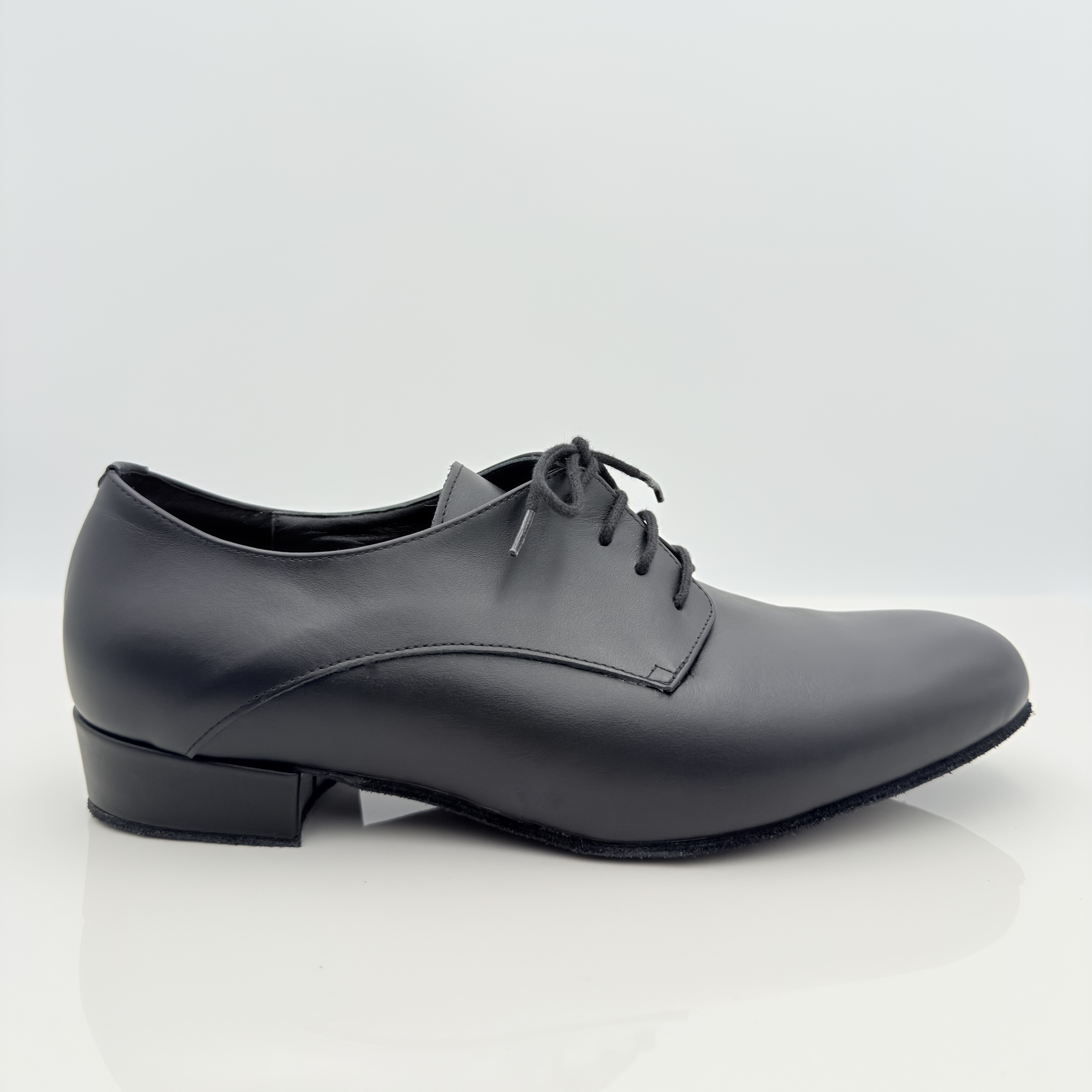 Carlos art. 303 Nicole Rimini vista frontale — scarpe da ballo uomo pelle nera lacci cotone 2CAL tacco standard 2,5HSU punta chiusa scollo quadrato F5P2 suola bufala — liscio folk romagnolo allenamento made in Italy