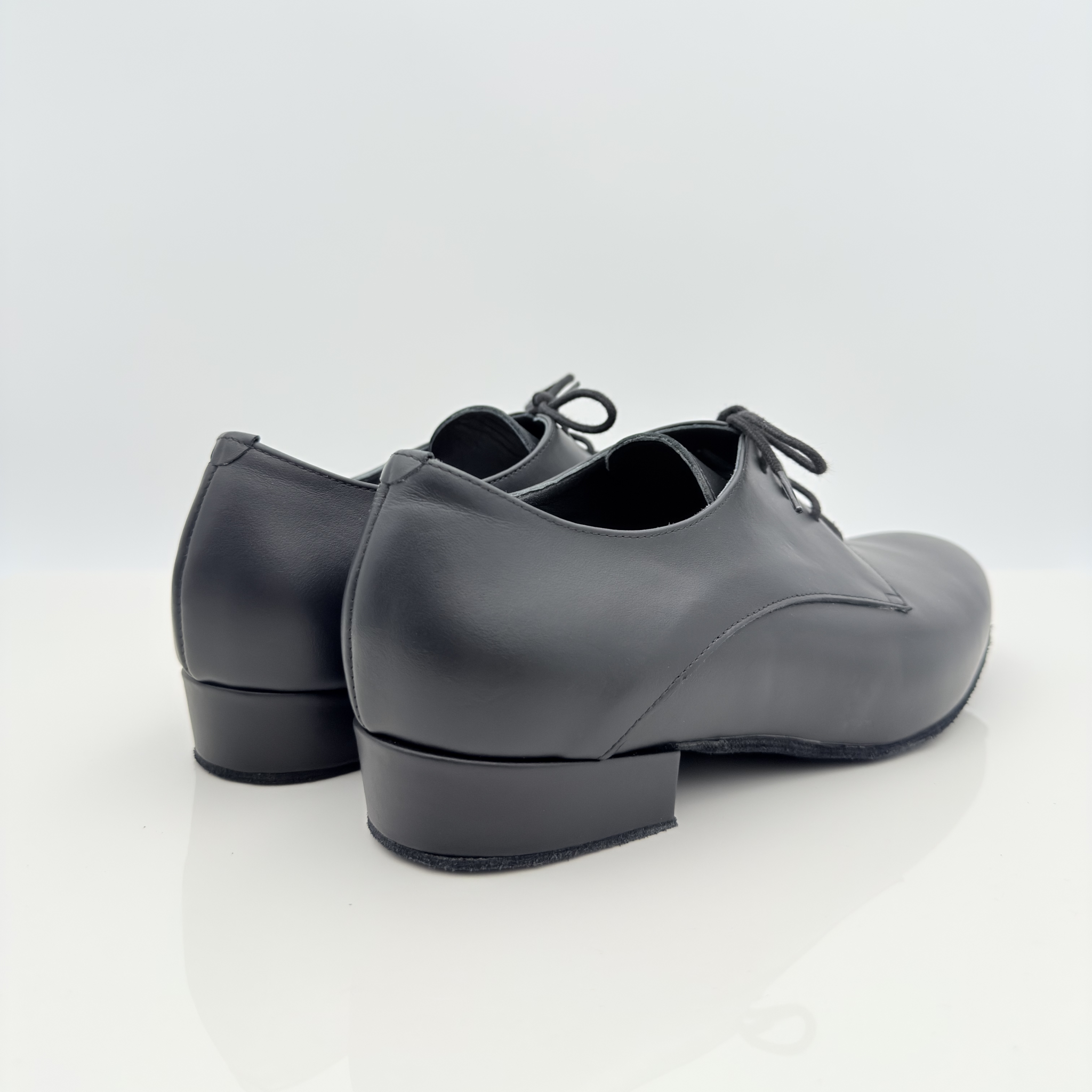 Carlos art. 303 Nicole Rimini vista laterale — scarpa ballo uomo pelle nera tacco standard 2,5HSU lacci cotone non cerati 2CAL punta chiusa F5P2 scollo quadrato — liscio folk uomo allenamento pratica