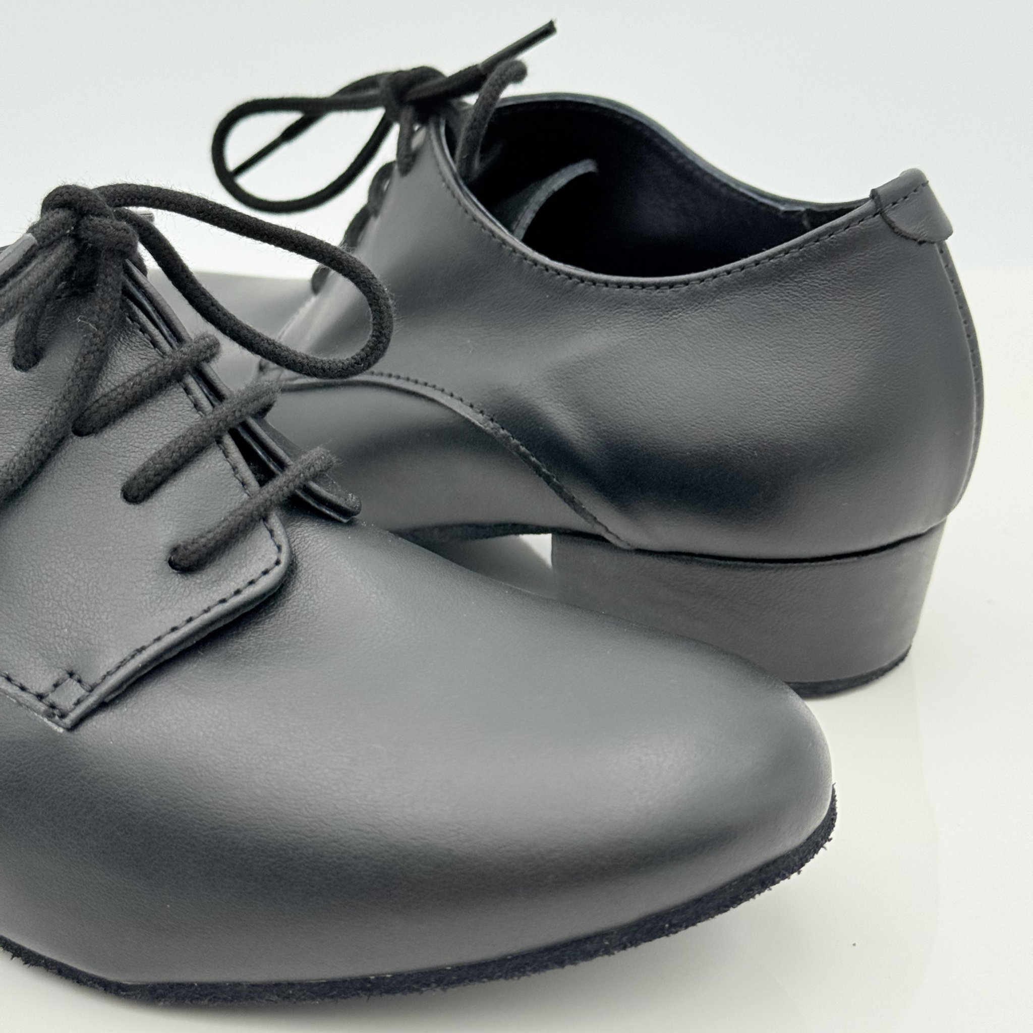 Suola in bufala Carlos art. 303 Nicole Rimini — morbida scamosciata aderenza pavimenti interni tacco 2,5HSU punta chiusa F5P2 — scarpe ballo uomo pelle nera liscio folk romagnolo made in Italy artigianale