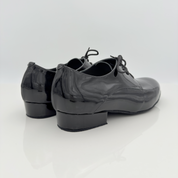 Dettaglio lacci cotone non cerati Mod. 2CAL Carlos art. 303V scarpa ballo uomo pelle verniciata nera tomaia chiusa pianta larga punta chiusa danze standard Nicole Rimini made in Italy
