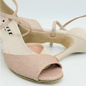 Chiara art. 113 scarpa da ballo tessuto scamosciato beige glitterato mireya cipria vista posteriore tacco rocchetto 8HR cinturino incrociato collo piede 3CAI suola bufala kizomba tango Nicole Rimini artigianale
