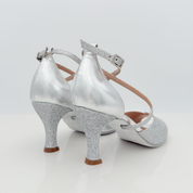 Chiara art. 113P scarpa da ballo liscio romagnolo pelle laminata argento tessuto glitter fine vista laterale destra tacco rocchetto 7HR cinturino incrociato 3CAI tomaia avvolgente pianta larga punta F4P1 Nicole Rimini artigianale
