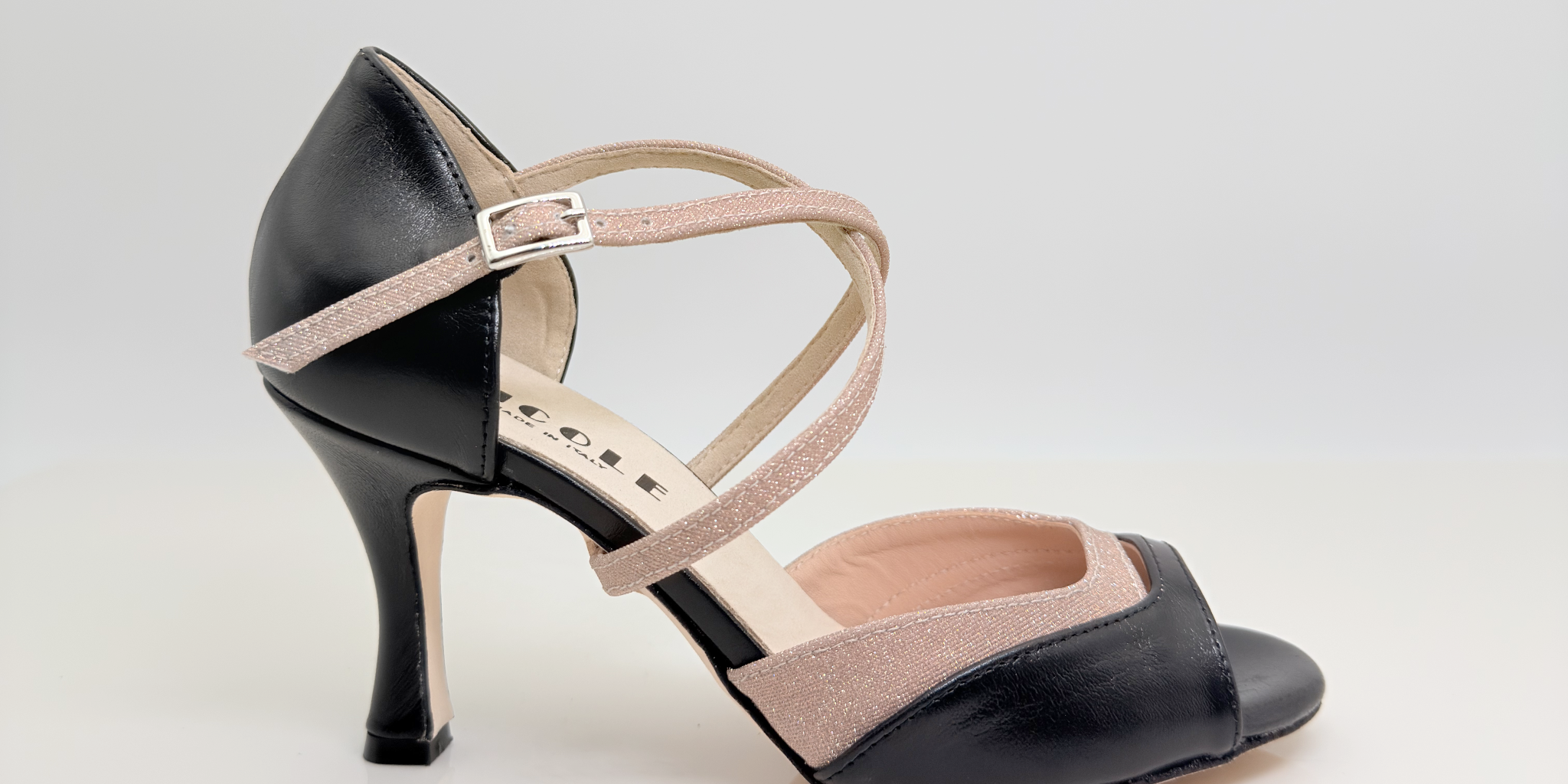 Chloe art. 225 pelle laminata nera tessuto microglitter rosa antico cinturino incrociato collo piede 2CAI tomaia doppia fascia tacco rocchetto 8HR punta aperta semi-arrotondata F1P5 suola cuoio artigianale made in Italy Nicole Rimini Armoniosa Atelier Creativo edizione limitata
