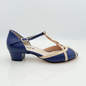 Dettaglio cinturino T-bar semplice caviglia 2CAB punta spuntata F4P1 Cinthya art. 408 pelle blu notte beige ecrù stile retrò Nicole Rimini
