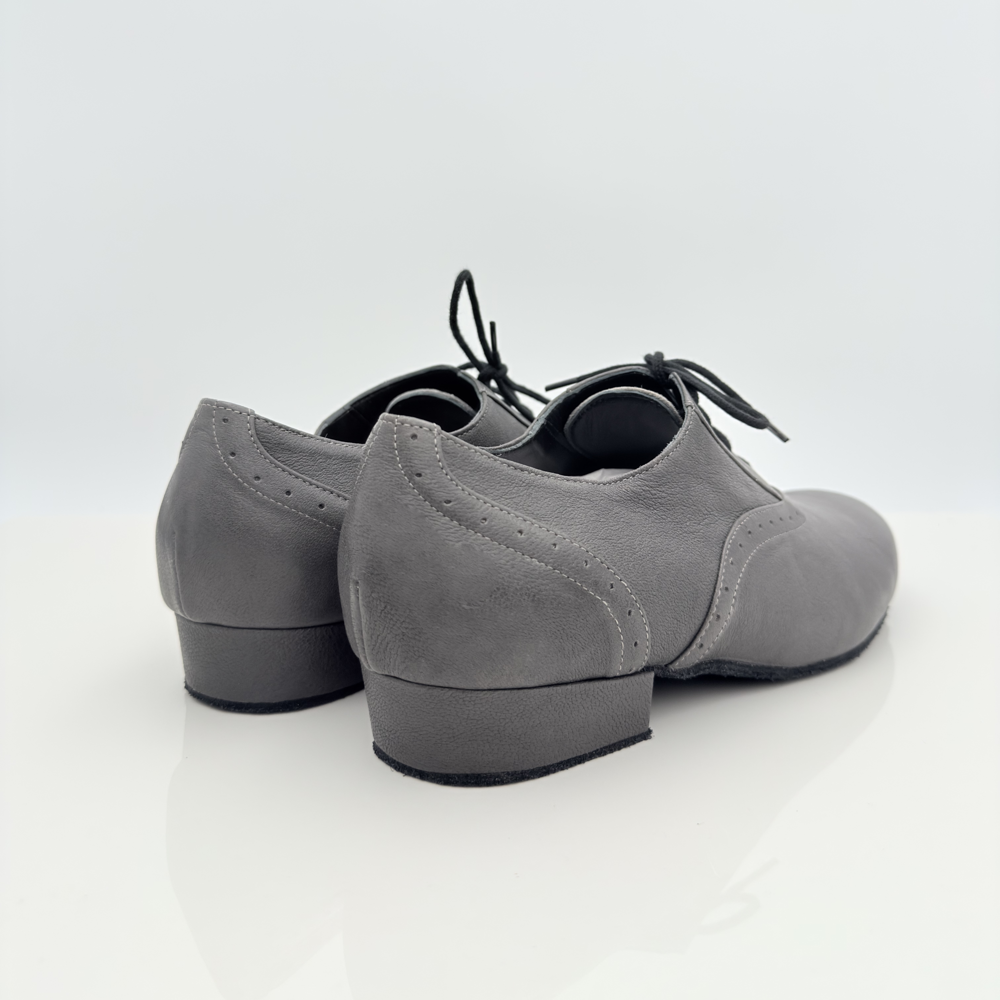 Daniel art. 308 Nicole Rimini scarpa ballo uomo laterale pelle grigia lacci cotone tacco 2,5HSU punta chiusa caraibici uomo artigianale italiano pianta larga
