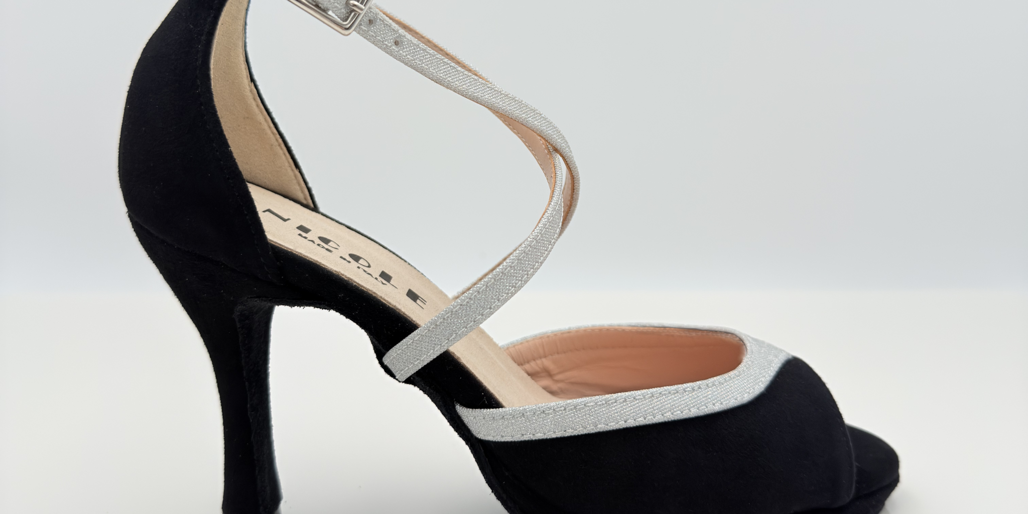Dany art. 172P scarpa da ballo donna camoscio nero microglitter argento plateau 1cm tacco rocchetto 9cm vista frontale cinturino incrociato collo piede 1CAI punta affusolata suola bufala salsa bachata Nicole Rimini made in Italy
