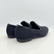 Vista laterale Diego art. 305 Nicole Rimini camoscio nero tacco basso 1,5HU punta chiusa scrollo quadrato F5P2 mocassino slip-on 1CAM suola gomma liscia scarpe salsa bachata uomo

