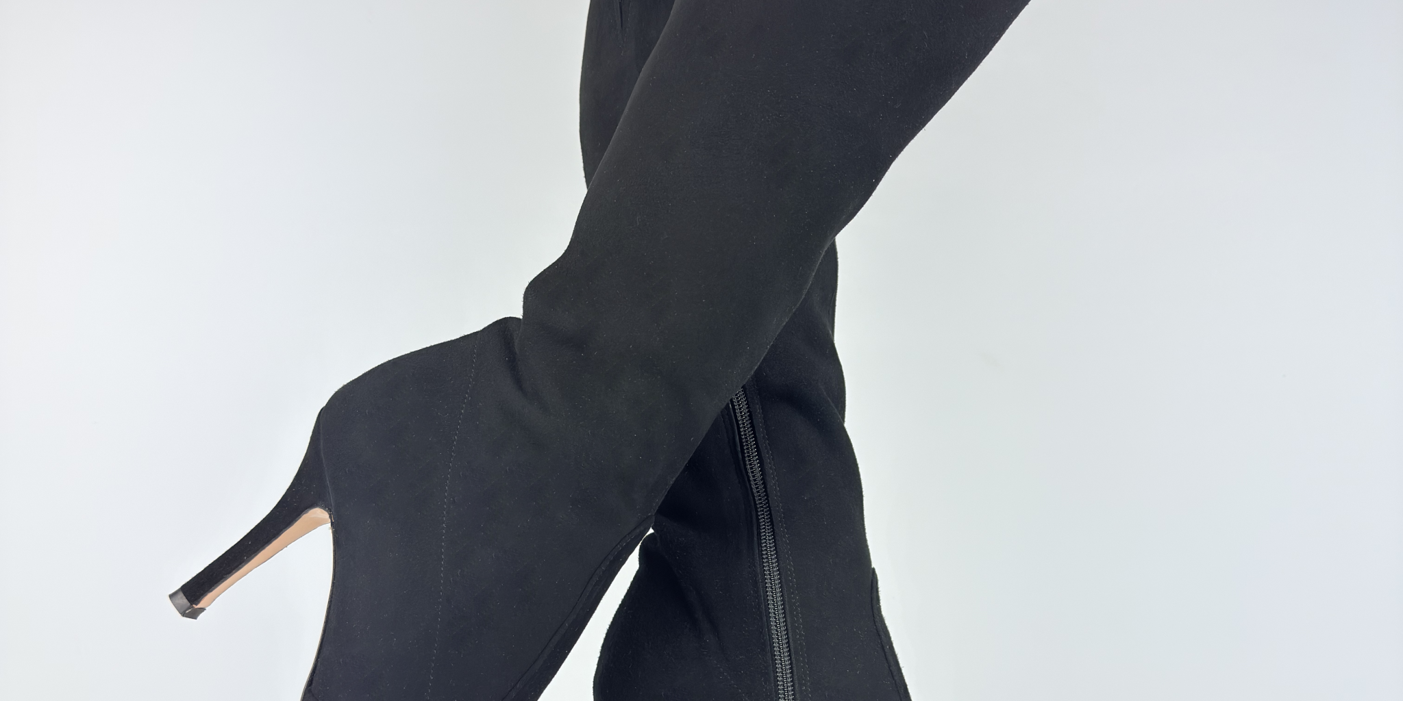 Eleonora art. 230 Nicole Rimini stivale elegante donna camoscio nero tacco spillo 9HS zip laterale 1CAP punta chiusa scollo V F5P1 aderente alla gamba made in Italy
