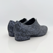Elias art. 300 Nicole Rimini camoscio scamosciato moscato blu tacco standard uomo 2,5HSU punta chiusa scrollo quadrato F5P2 scarpe da ballo tango milonga artigianali italiane — vista laterale
