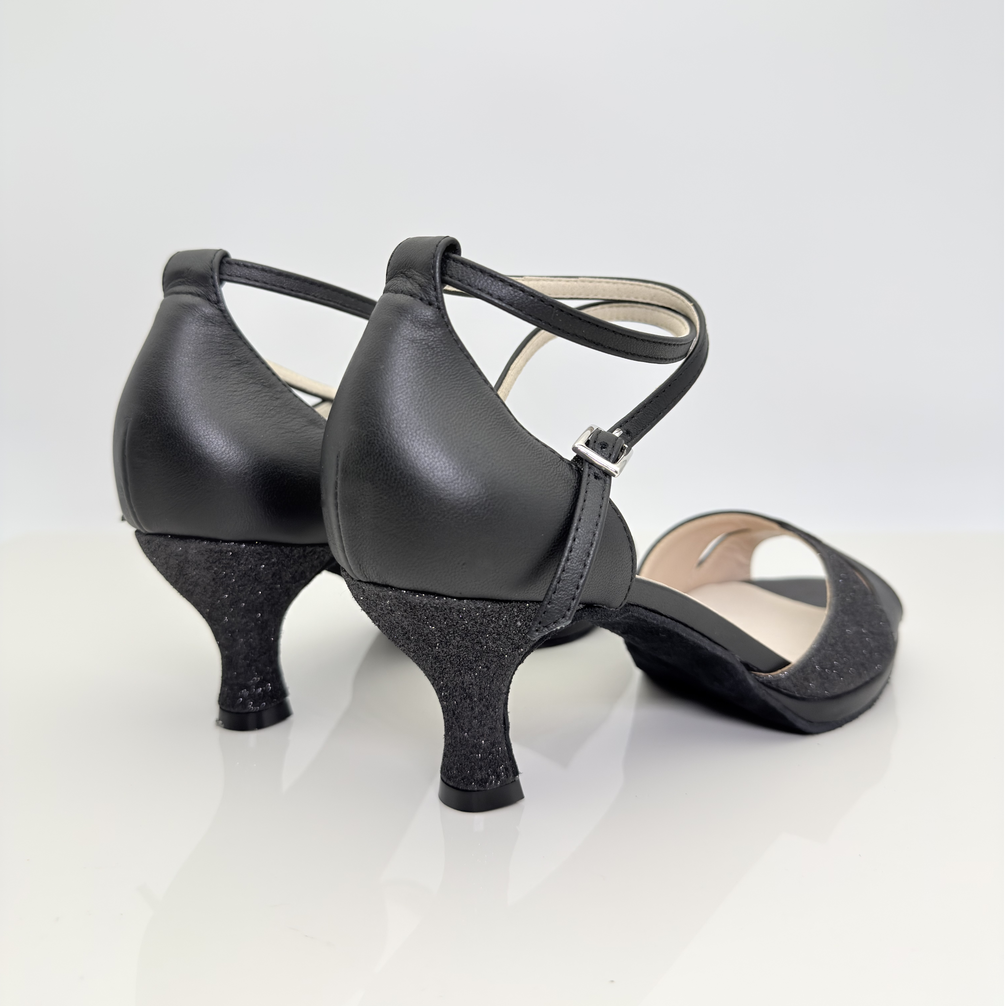 Elisa art. 117 Nicole Rimini scarpa donna pelle nera glitter fine nero fascia farfalla cinturino incrociato alla caviglia punta aperta semi-arrotondata tacco rocchetto 5 cm plateau 1 cm suola bufala memory gel artigianale italiana
