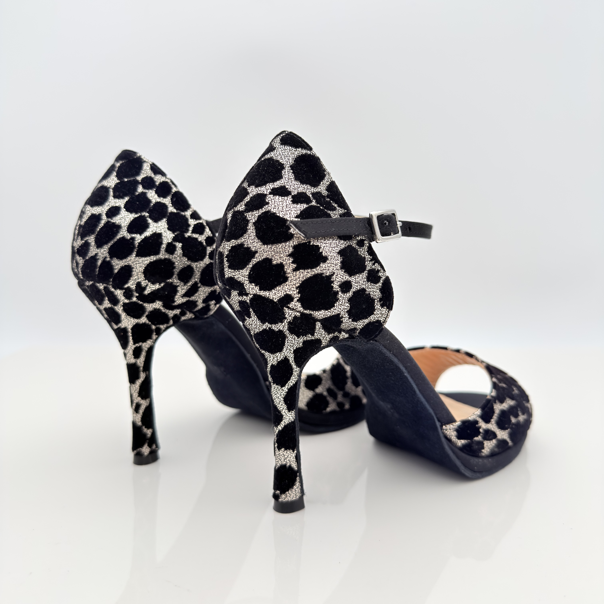 Emily art.130/B Nicole Rimini scarpe da ballo kizomba vista laterale tessuto glitterato jaguar bronzo raso nero tacco spillo stiletto 10HS plateau 1cm cinturino semplice 1CAB suola bufala danze afro latine semba urban kiz made in Italy
