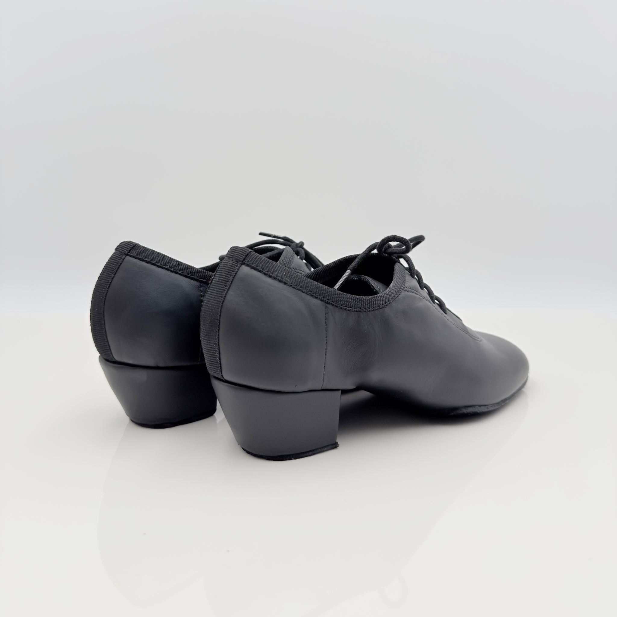Enea art. 301B Nicole Rimini laterale — vera pelle nera, lacci cotone 2CAL, tacco latino 4 cm, tomaia chiusa pianta larga, scarpe da ballo latino americano standard bambino kids child artigianali italiane
