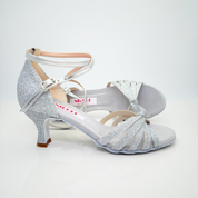 Estela art. 115G scarpa da ballo liscio folk donna vista frontale tessuto glitter argento brillante cinturino incrociato caviglia 2CAI punta aperta F2P4 mazurka polka Nicole Rimini
