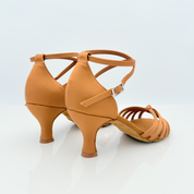 Nicole scarpe da ballo caraibici Estela 115 vista frontale raso satinato carne scuro tomaia a gabbia cinturino incrociato 2CAI tacco rocchetto 5cm salsa bachata merengue comfort leggerezza caviglia professionale
