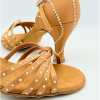 Nicole scarpe da ballo caraibici Estela 115S vista laterale tessuto raso elegante strass brillanti tacco rocchetto 8cm profilo salsa bachata competizione ballroom artigianale qualità

