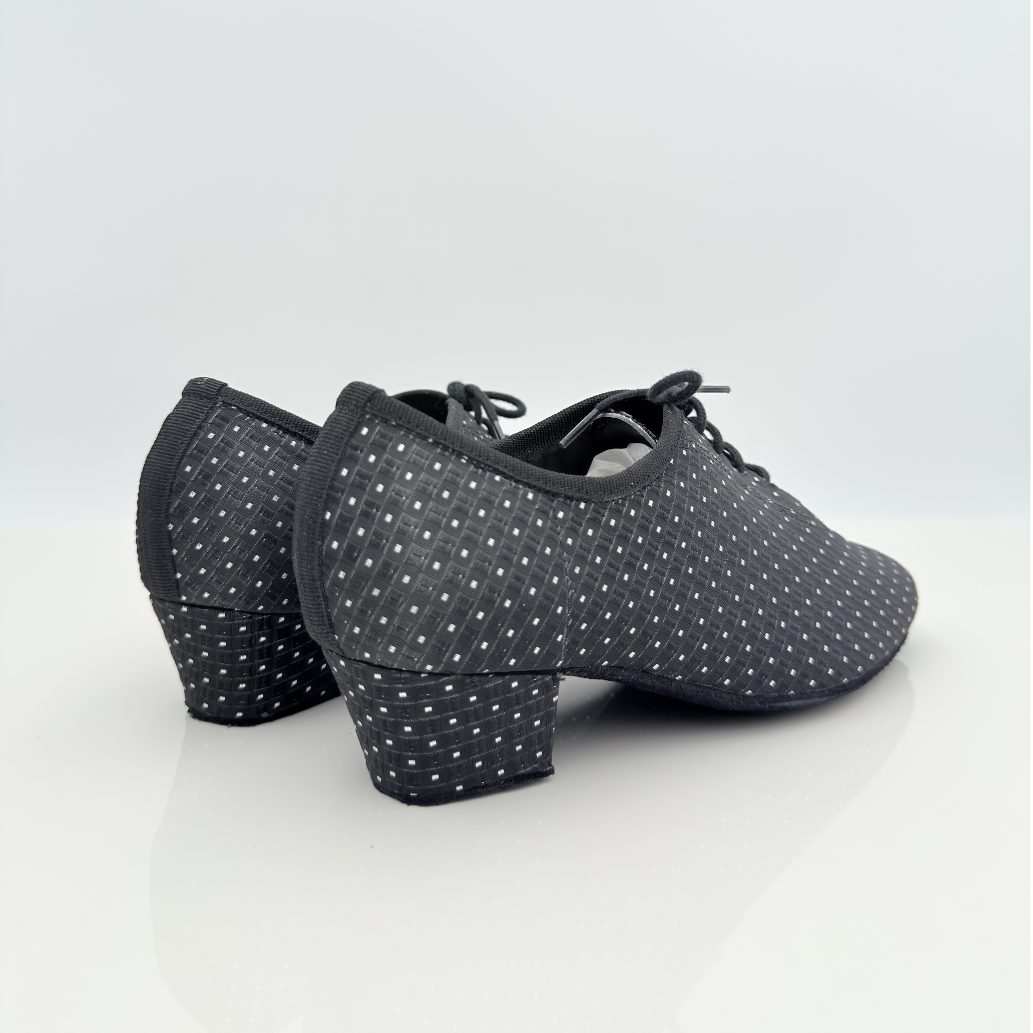 Eva art. 312 Nicole Rimini vista laterale tessuto Celebrity bicolore nero argento tomaia morbida lacci cotone mod 2cal tacco latino 4 cm mod 4hlt ultra flessibile pianta larga allenamento pratica caraibico tango
