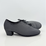 Dettaglio tessuto Celebrity nero argento bicolore Eva art. 312 allacciatura lacci cotone non cerati mod 2cal tomaia morbida traspirante scarpa da ballo pratica caraibico tango swing Nicole Rimini made in italy

