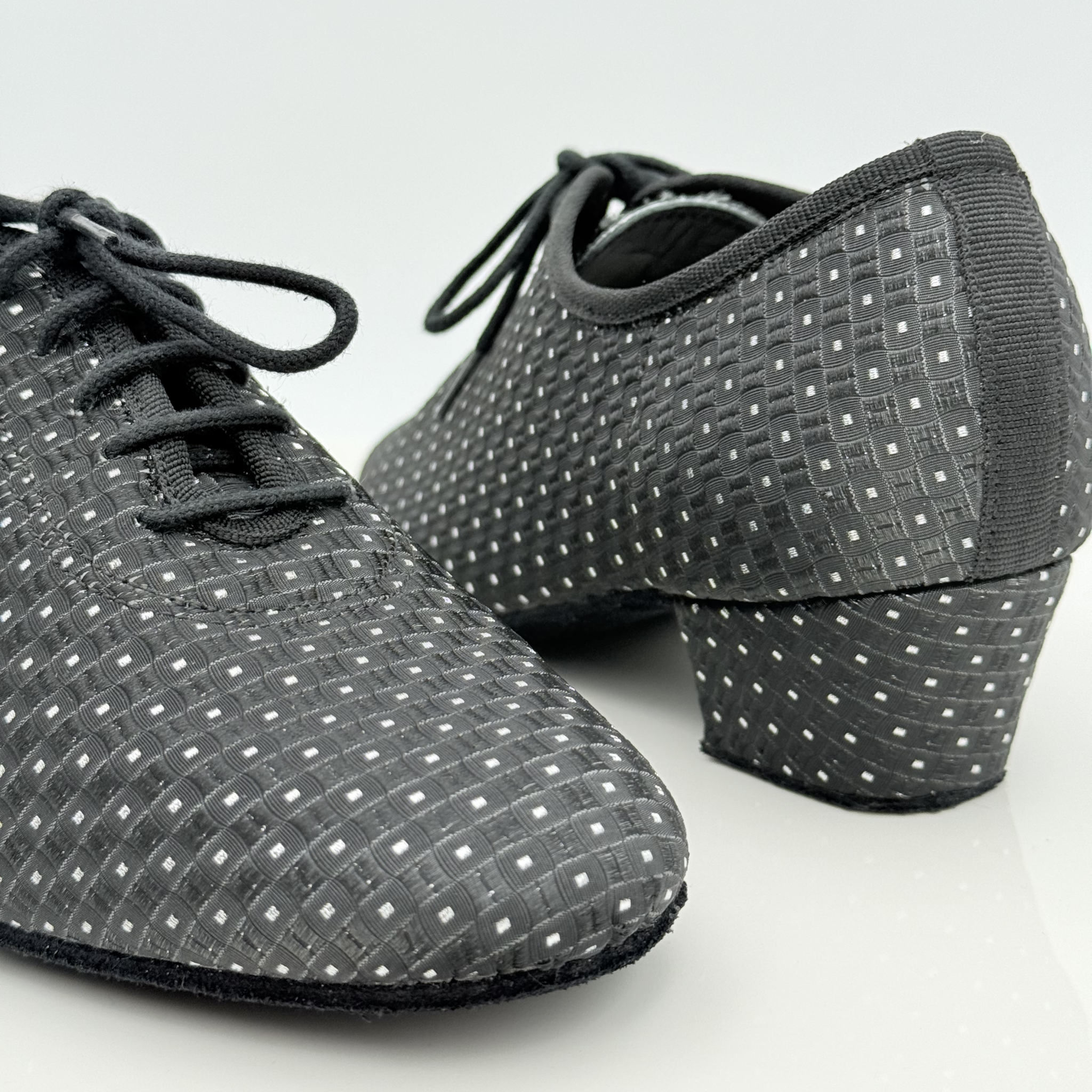 Eva art. 312 Nicole Rimini vista posteriore tessuto Celebrity nero argento tacco latino 4 cm mod 4hlt punta chiusa scrollo a v mod f5p1 scarpa da ballo allenamento pratica suola bufala made in italy

