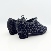 Eva art. 312 Nicole Rimini vista laterale tessuto Jaguar nero tomaia morbidissima allacciatura lacci cotone mod 2cal tacco latino 4 cm mod 4hlt ultra flessibile pianta larga allenamento pratica caraibico tango
