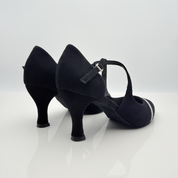 Scarpe da ballo liscio Nicole Rimini Francy art. 226 laterale, tomaia in vera pelle scamosciata camoscio nero con inserto glitter argento, cinturino 1CAI avvolgente sul collo del piede, tacco rocchetto 7 cm, suola bufala pavimenti interni
