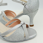 Frencis art. 119 Nicole Rimini vista posteriore tacco rocchetto 7HR 7 centimetri struttura portante centrale, punta aperta arrotondata Mod. F2P4 doppia fascia, tessuto glitter fine argento e raso argento, scarpe da ballo liscio folk romagnolo donna senza plateau
