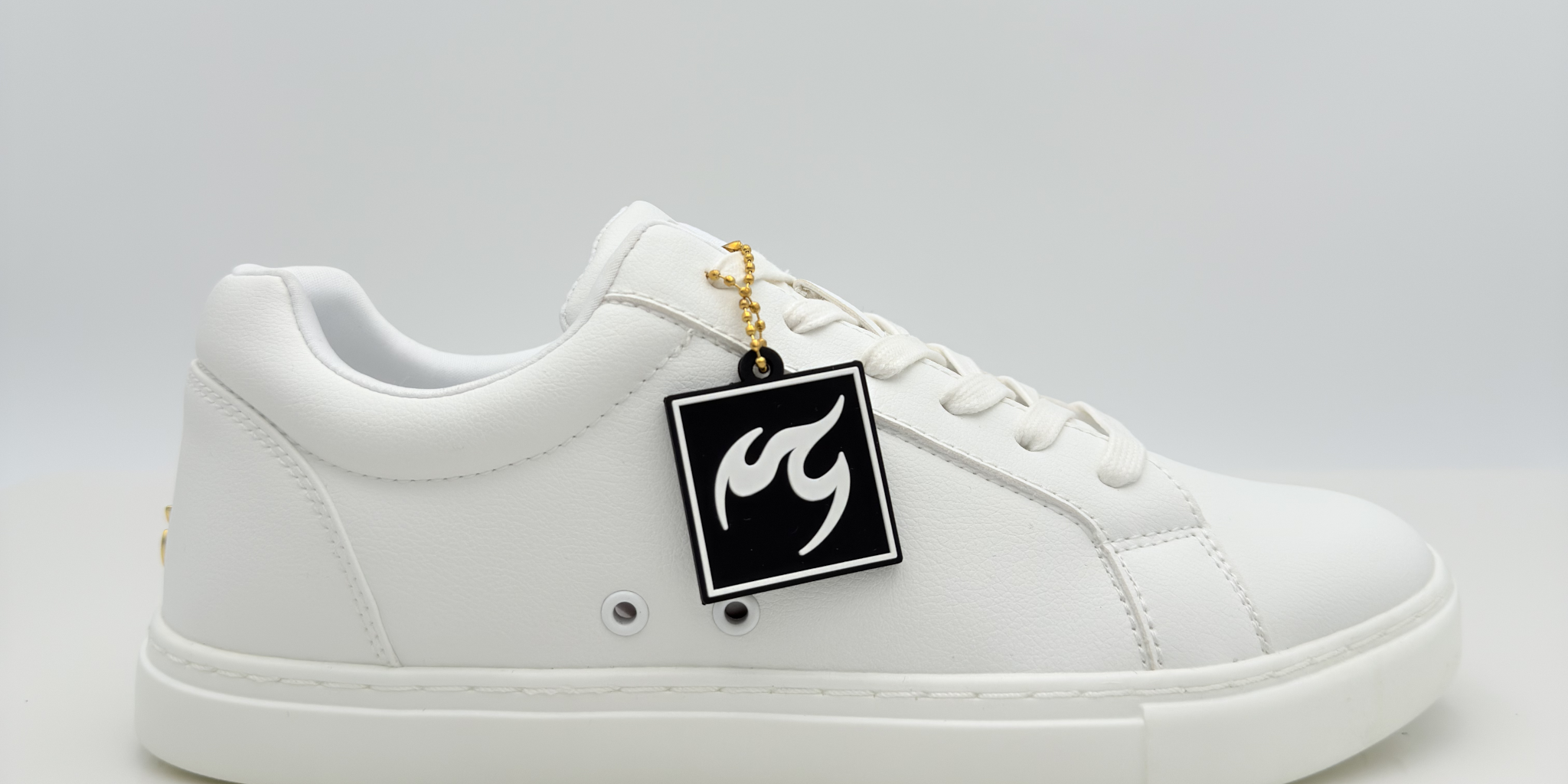 Fuego Low Top Bianca Nicole Rimini — dance sneaker unisex in materiale vegano bianco, allaccio lacci cotone Mod. 2CAL, punta chiusa scrollo quadrato F5P2, suola gomma FlowTec, ideale per salsa bachata kizomba e danze caraibiche
