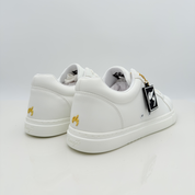 Vista laterale Fuego Low Top Nicole Rimini — sneaker da ballo unisex materiale vegano bianco resistente all'acqua, fiamma canna di fucile, design minimalista low top, suola gomma FlowTec brevettata, scarpe caraibici uomo donna

