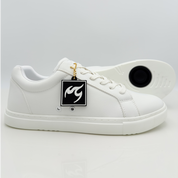 Dettaglio allaccio Fuego Low Top Nicole Rimini — lacci in cotone non cerati Mod. 2CAL rinforzati internamente, calzata progressiva e stabile, tomaia materiale vegano bianco traspirante con fori d'aria, punta chiusa F5P2
