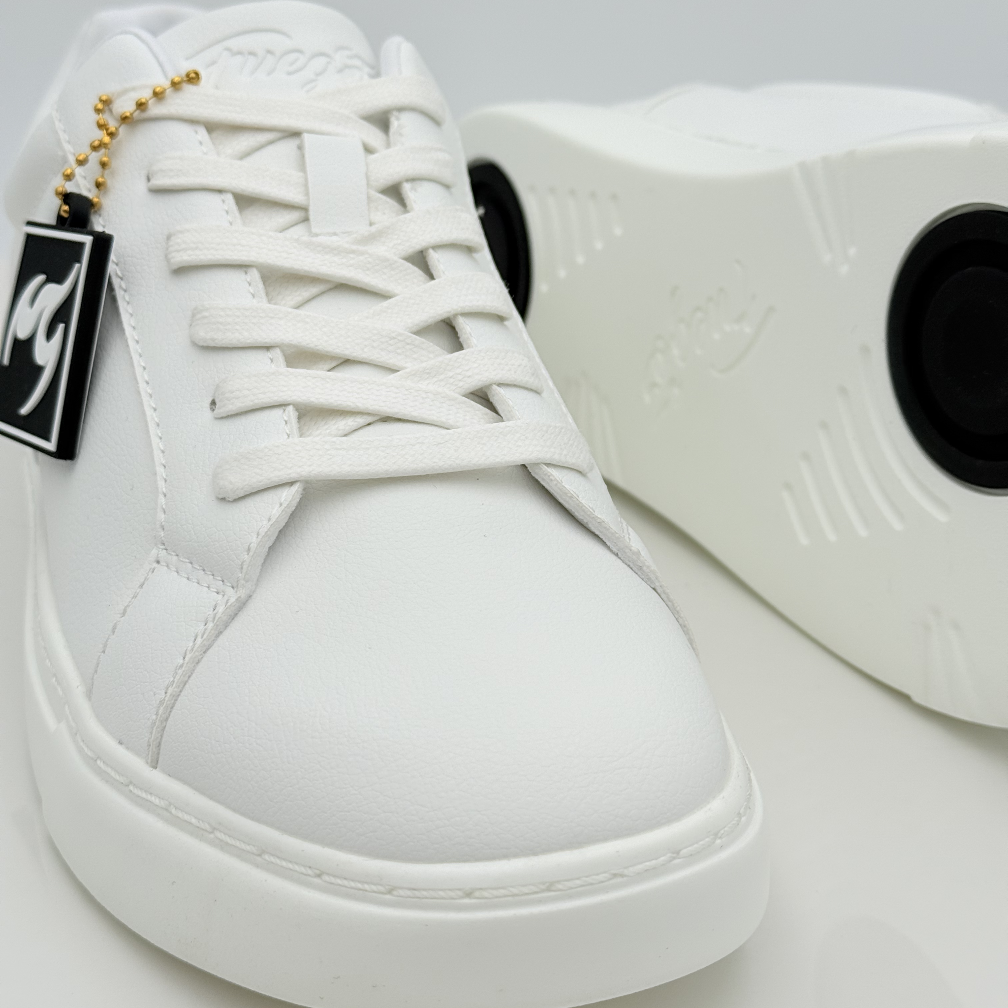 Vista posteriore Fuego Low Top Nicole Rimini — punta chiusa scrollo quadrato Mod. F5P2, tacco piatto 0-1 cm baricentro basso naturale, suola gomma FlowTec uso interno esterno, dance sneaker unisex danze caraibiche afro-cubane

