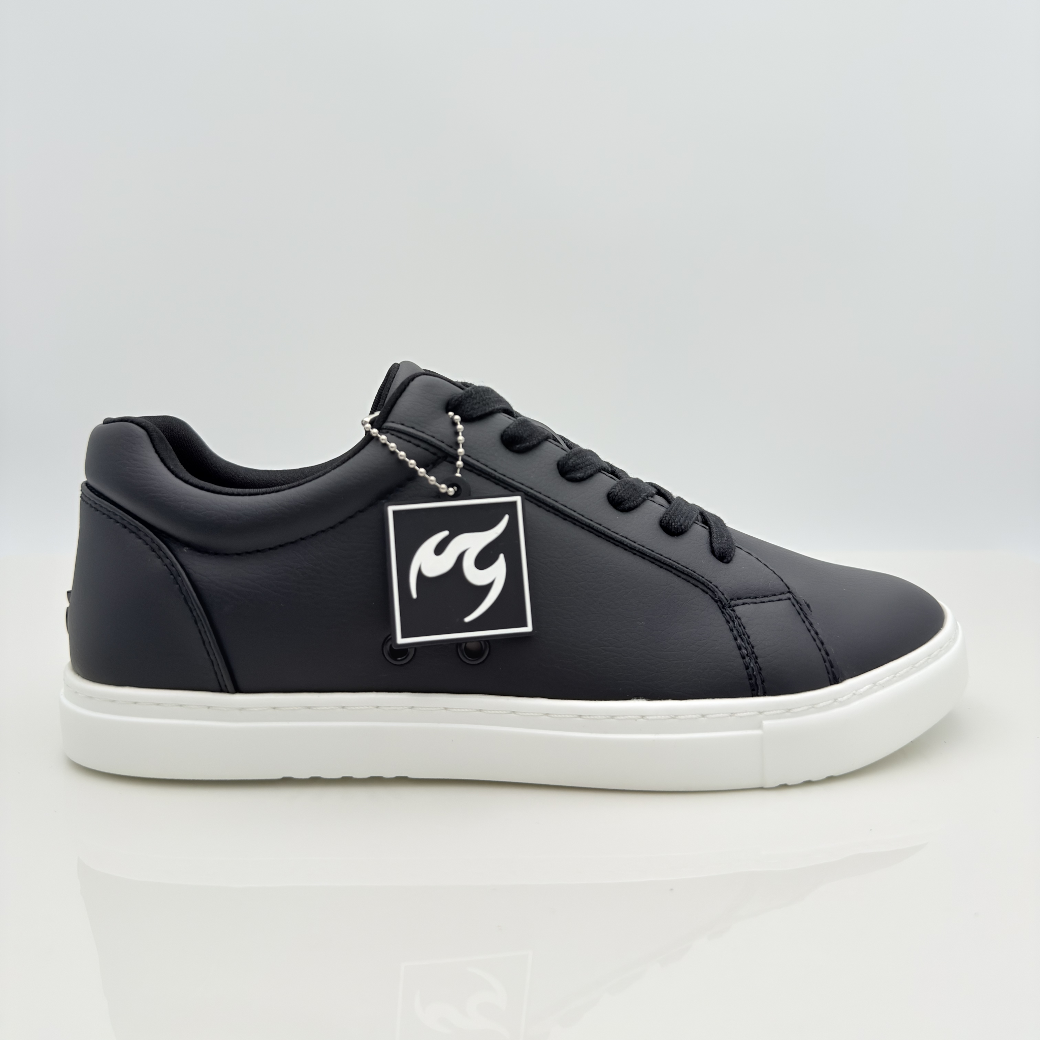 Fuego Low Top Nera Nicole Rimini — dance sneaker unisex uomo donna materiale vegano nero, allaccio lacci cotone Mod. 2CAL, punta chiusa scrollo quadrato F5P2, suola gomma FlowTec, ideale per salsa bachata kizomba swing e danze caraibiche
