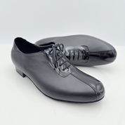 Dettaglio tomaia chiusa George art. 315 lacci in cotone non cerati Mod. 2CAL scarpa da ballo uomo pelle nera pianta larga senza cuciture sulla pianta modello standard ballo Nicole Rimini

