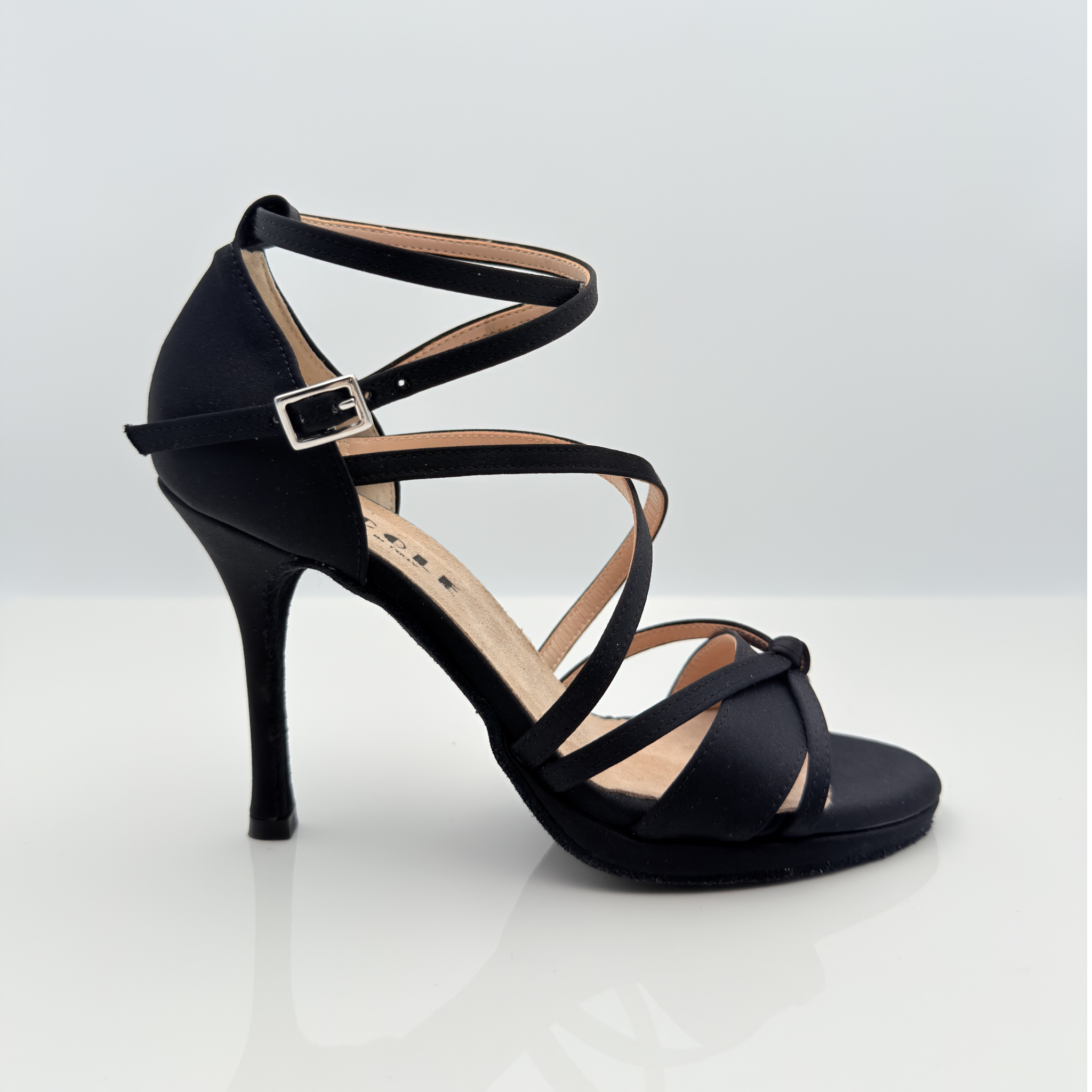 Nicole scarpe da ballo caraibici Giorgia 142 raso nero tacco spillo 10cm plateau cinturino doppio incrocio caviglia kizomba salsa cubana suola bufala memory gel professionale made in Italy vista generale
