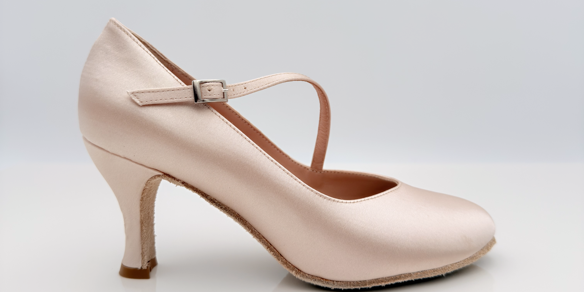 Nicole Grace 216 scarpe da ballo standard tessuto raso Poudre vista laterale cinturino diagonale avvolgente 1CAD tacco rocchetto 7HR suola bufala danze standard made in Italy
