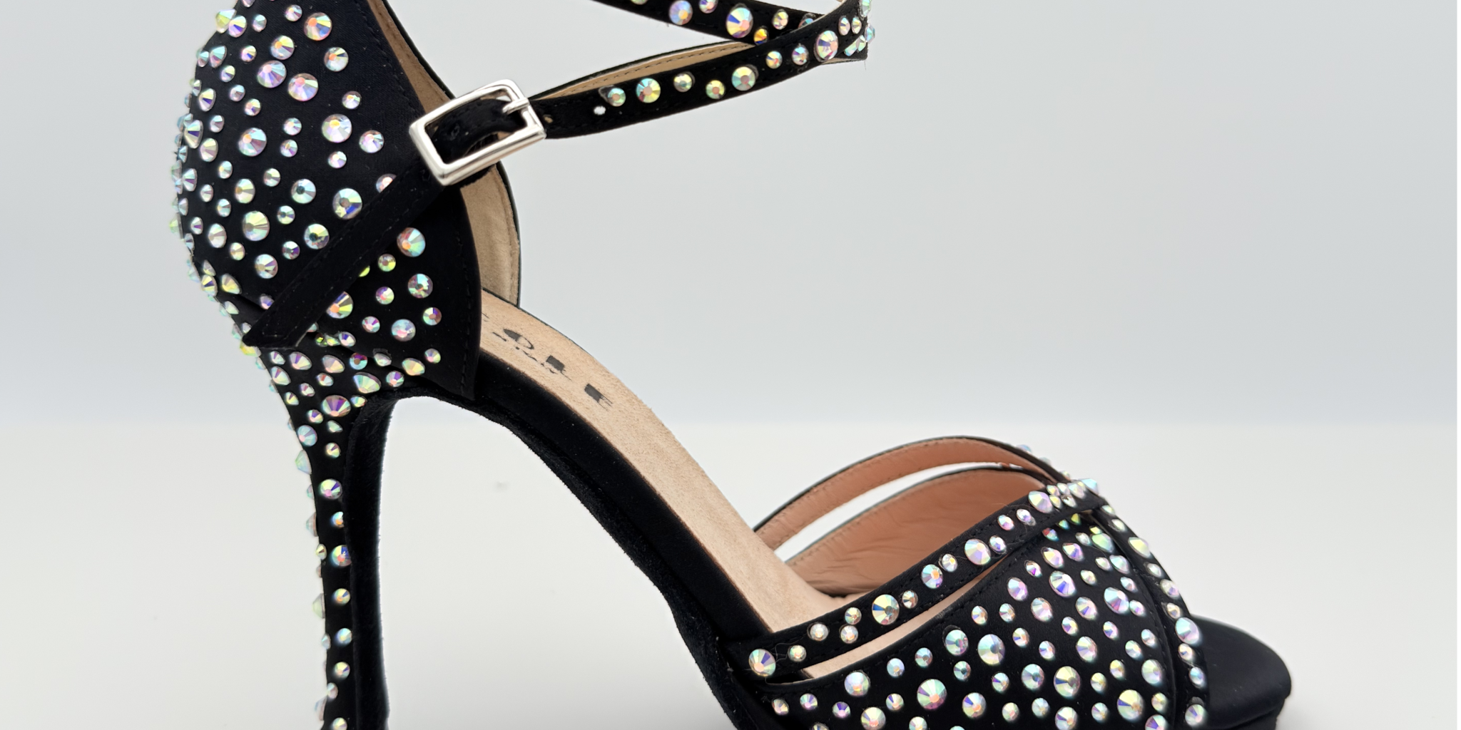 Nicole scarpe da ballo caraibici Ines 185S3 raso nero strass aurora boreale 3 misure applicati a mano tacco spillo 10cm plateau cinturino doppio incrocio 2CAI kizomba salsa suola bufala made in Italy vista generale
