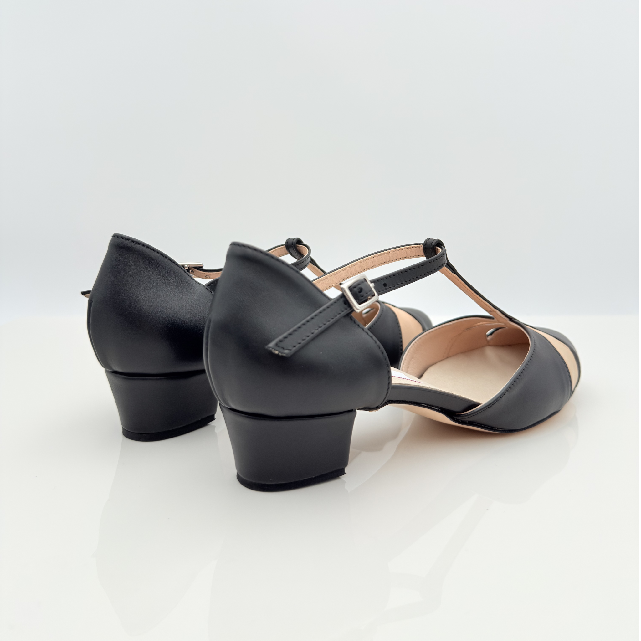Vista laterale Joey art. 414 Nicole Rimini pelle nera avorio bicolore tacco quadrato 3,5 cm cinturino caviglia 2CAB punta chiusa F5P4 tomaia T-bar suola cuoio scarpa swing donna
