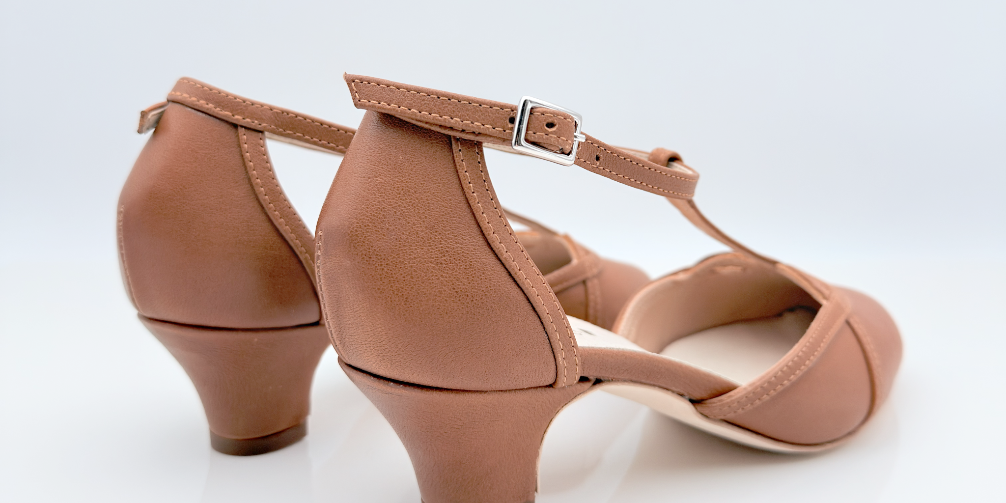 Karen art. 406 Nicole Rimini scarpa donna pelle camel tomaia T-bar nasetto punta chiusa tacco swing 4 cm suola cuoio memory gel artigianale italiana
